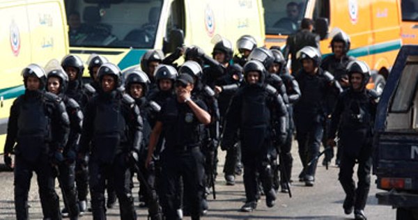 مقتل 8 رجال شرطة بهجوم مسلح في القاهرة