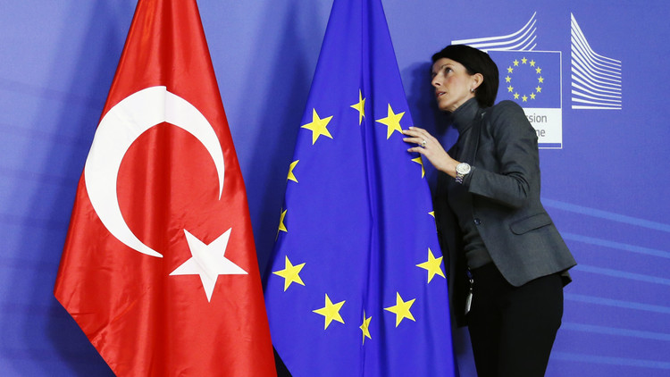 أنقرة تهدد بتعليق الاتفاقات مع الاتحاد الأوروبي