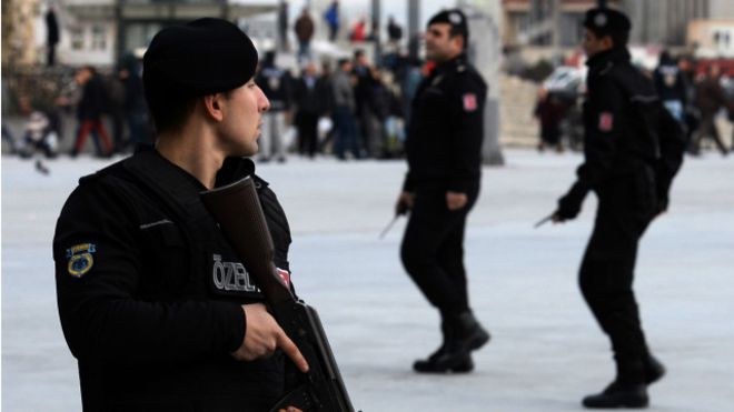 مقتل شخص في انفجار بمقر صحيفة في اسطنبول