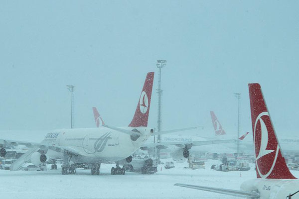 الثلوج تلغي 640 رحلة جوية من والى تركيا
