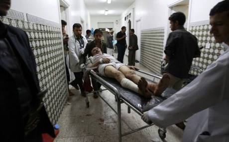 مقتل وإصابة العشرات بتفجير مزدوج بصنعاء 