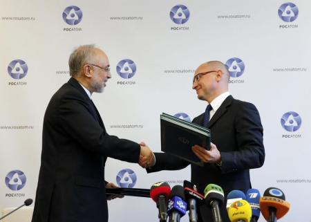 روسيا وإيران توقعان اتفاقا لبناء محطتين للطاقة النووية