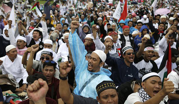 الالاف يتظاهرون في اندونيسيا ضد قرار ترامب