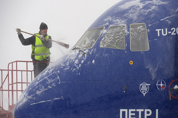 الطقس يلغي أكثر من 100 رحلة بمطارات موسكو 