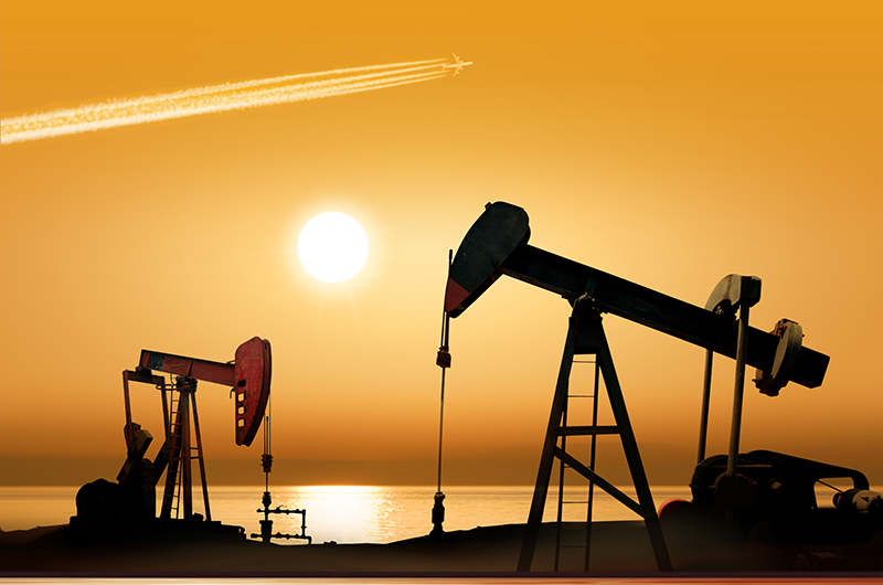 النفط يرتفع مع تراجع مخزونات الوقود الأمريكية