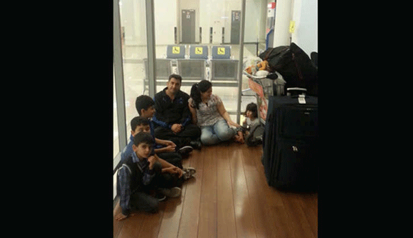 عائلة كوردية تفترش ارض مطار بموسكو منذ شهرين