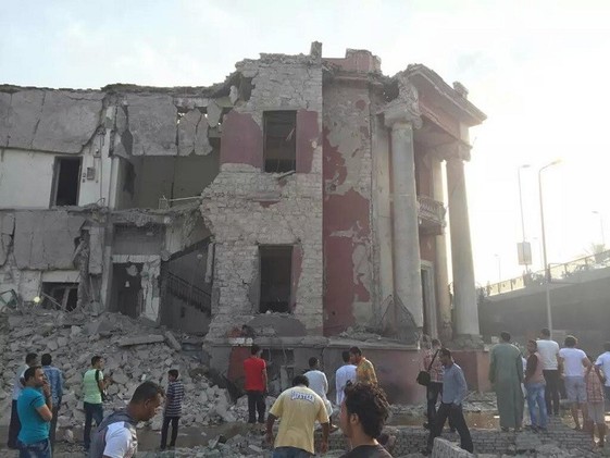 الانفجار المدوي في القاهرة وقع قرب القنصلية الإيطالية