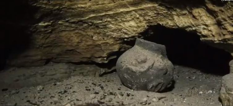 فيديو.. العثور على قطع لحضارة المايا في كهف 