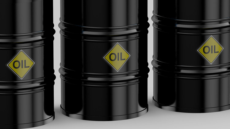 النفط يتراجع بفعل مخاوف من تخمة المعروض