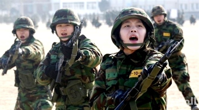 كوريا الجنوبية تقرر زيادة عدد النساء في الجيش