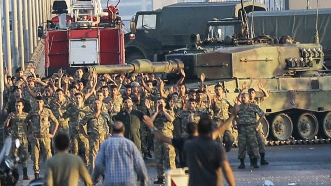 تركيا تصدر أوامر اعتقال 243 من أفراد الجيش