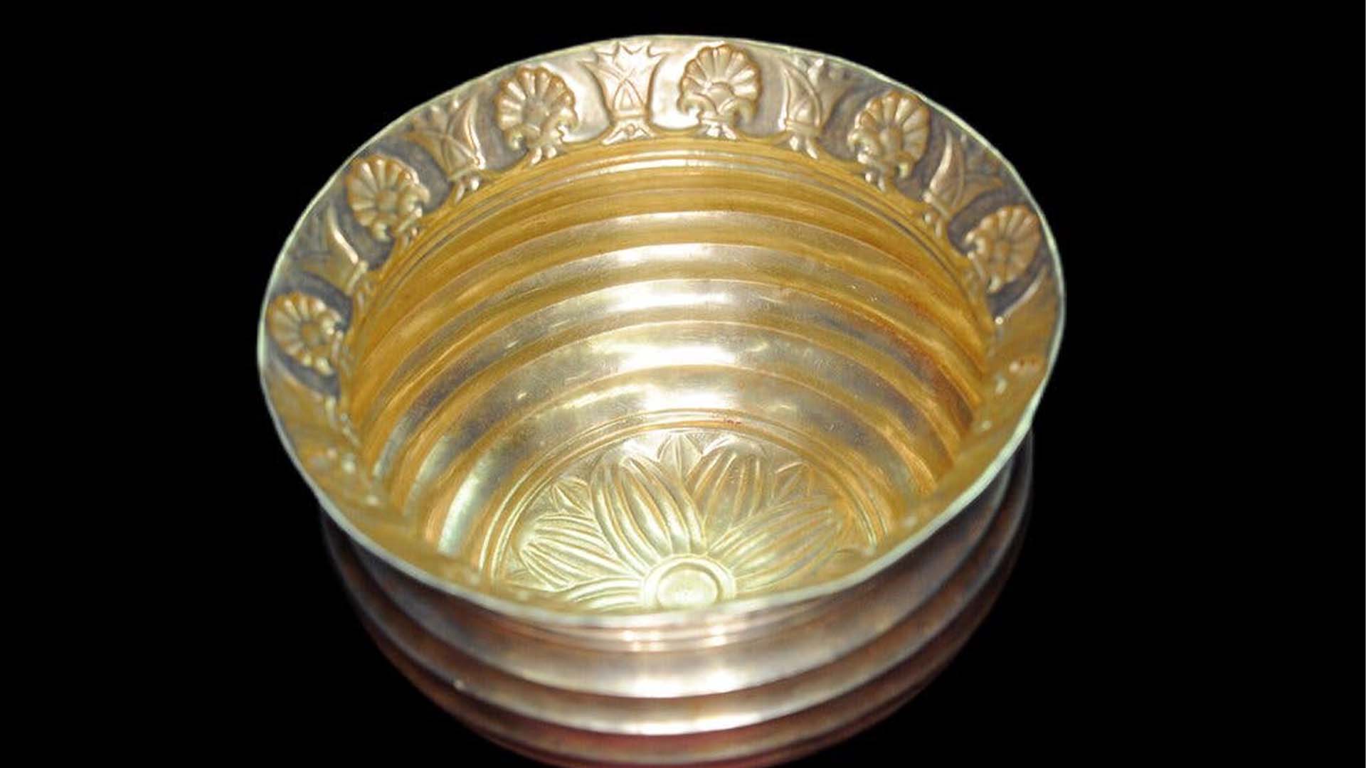  A golden bowl, valued at $200,000, is one of two looted artifacts returned to Iraq on Tuesday by the Manhattan District Attorney’s office. Photo Credit: Manhattan District Attorney’s Office