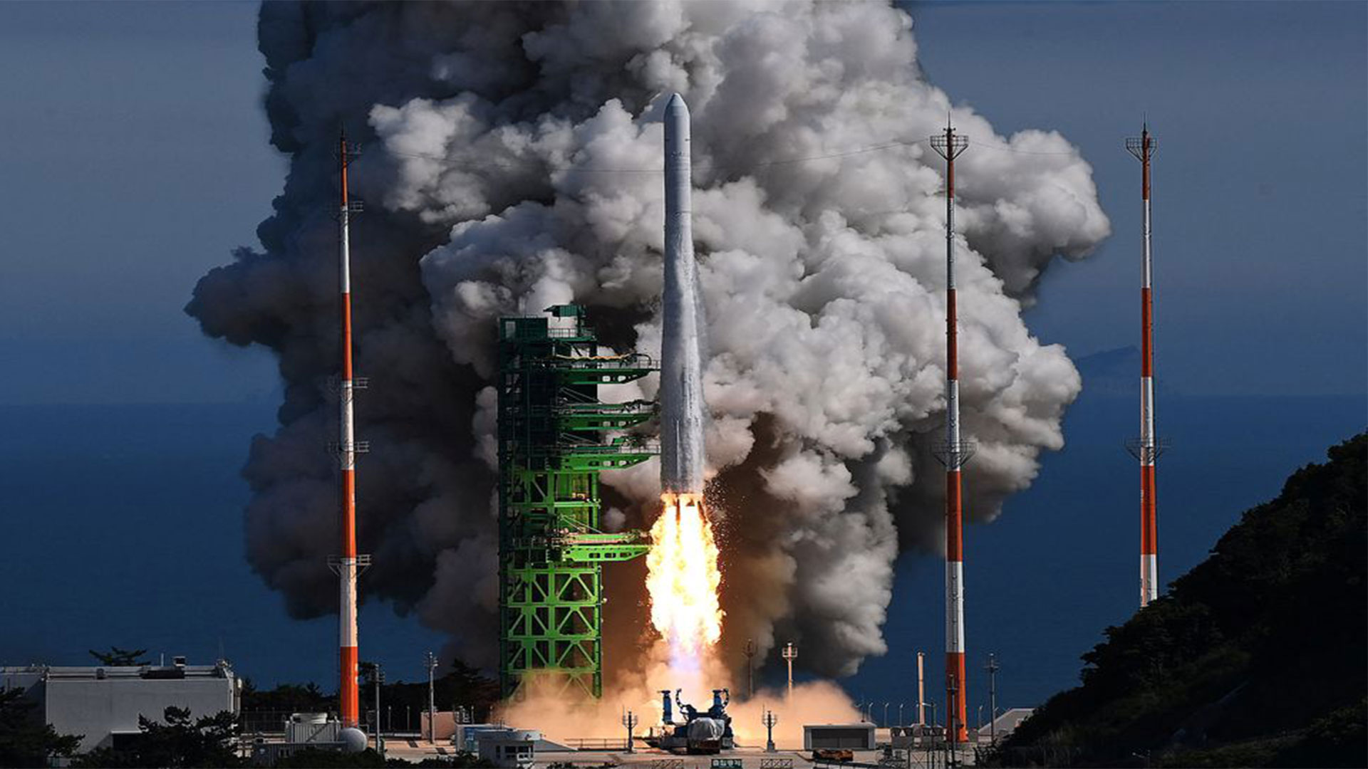  South Korea’s domestically produced Nuri space rocket lifts off from its launch pad at the Naro Space Center in Goheung County, South Korea, June 21, 2022. Mandatory credit Korea Pool/Yonhap via REUTERS