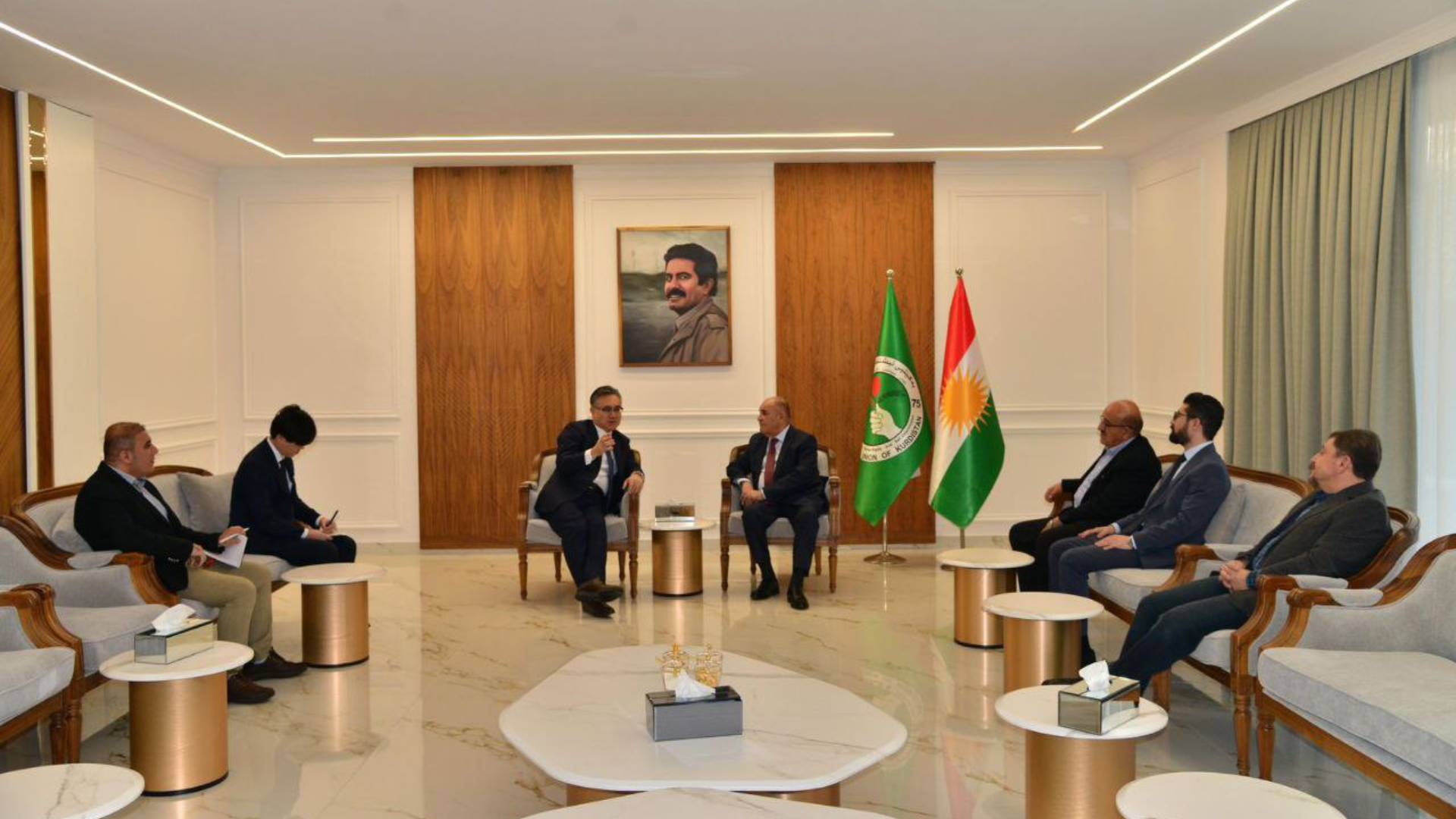  PUK's delegation of the right and the Japanese delegation on the left.