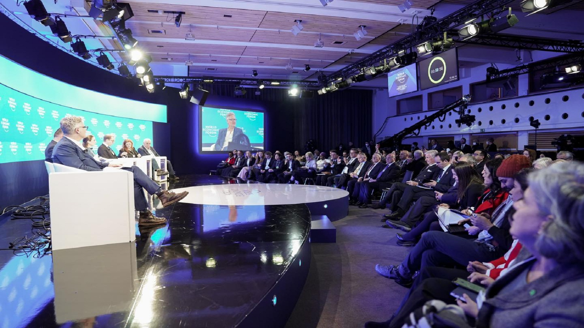  President Rashid attends World Economic Forum in Davos, Switzerland. PUKMEDIA