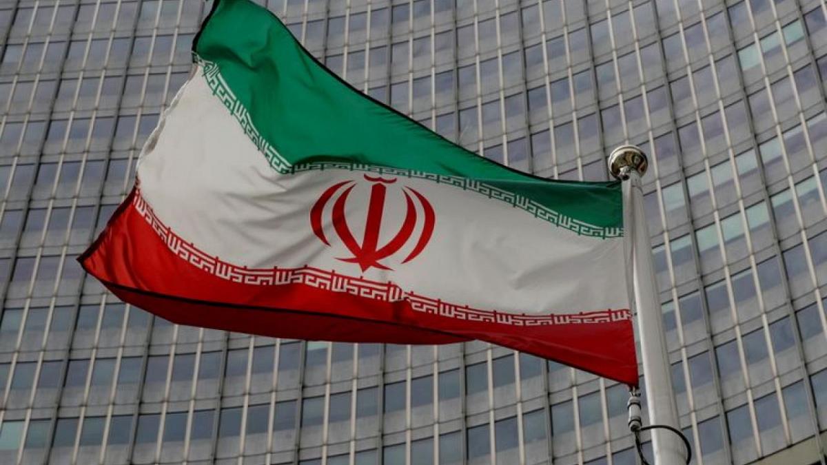  An Iranian flag flutters in front of the International Atomic Energy Agency (IAEA) headquarters in Vienna, Austria, September 9, 2019. REUTERS/Leonhard Foeger
