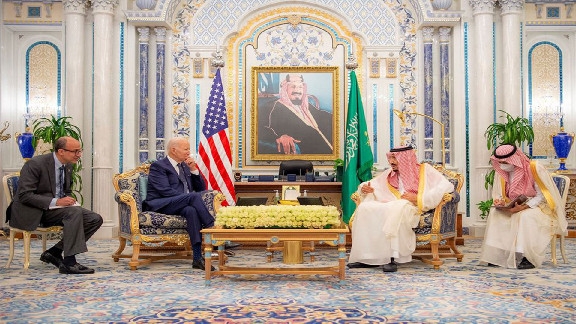  Saudi King Salman bin Abdulaziz receives U.S. President Joe Biden at Al Salman Palace upon his arrival in Jeddah, Saudi Arabia, July 15, 2022. Bandar Algaloud/Courtesy of Saudi Royal Court/Handout via REUTERS