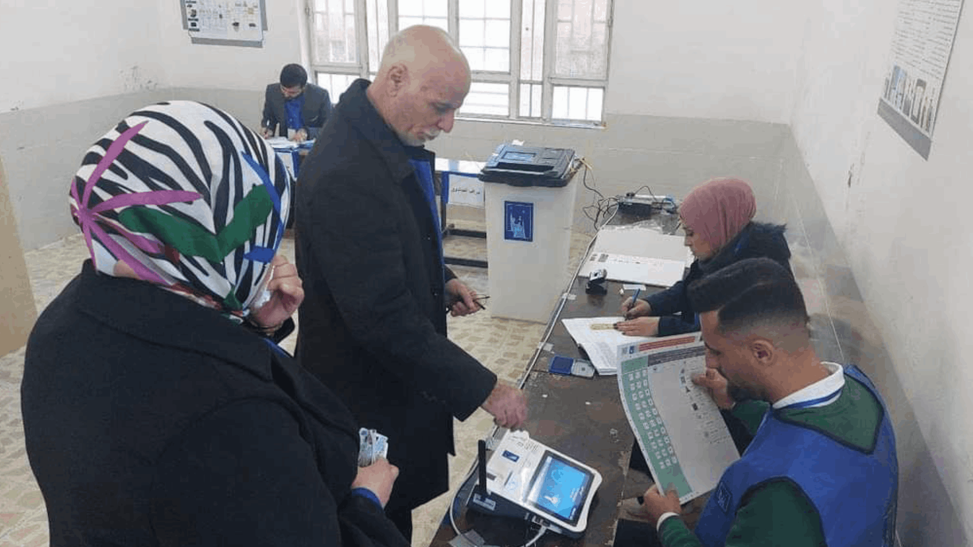 Citizens Participate in the Iraqi Provincial Councils Election