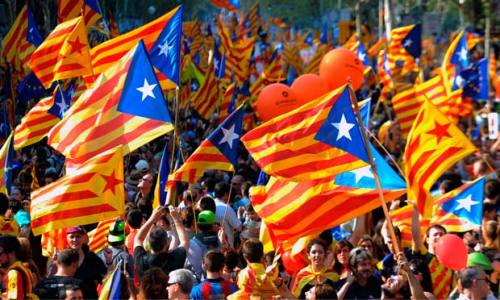  Piştî Skotlanda Katalonya berve referandûmê diçe 