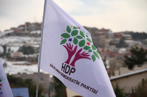 Sê buroyên HDP`ê rastî êrişan hatin 