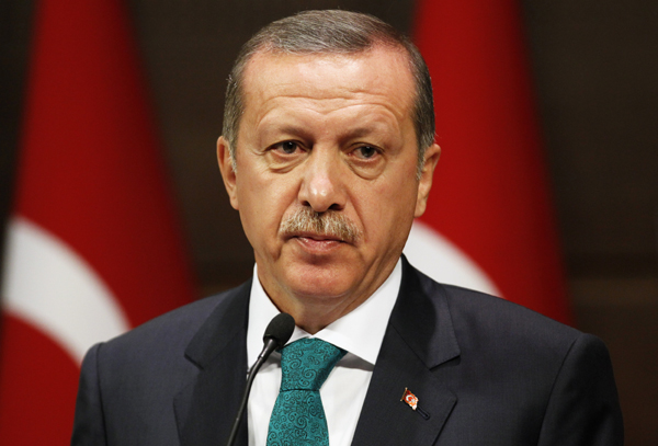 200 hunermend û rewşenbîrên Tirk Erdogan hişyar kirin
