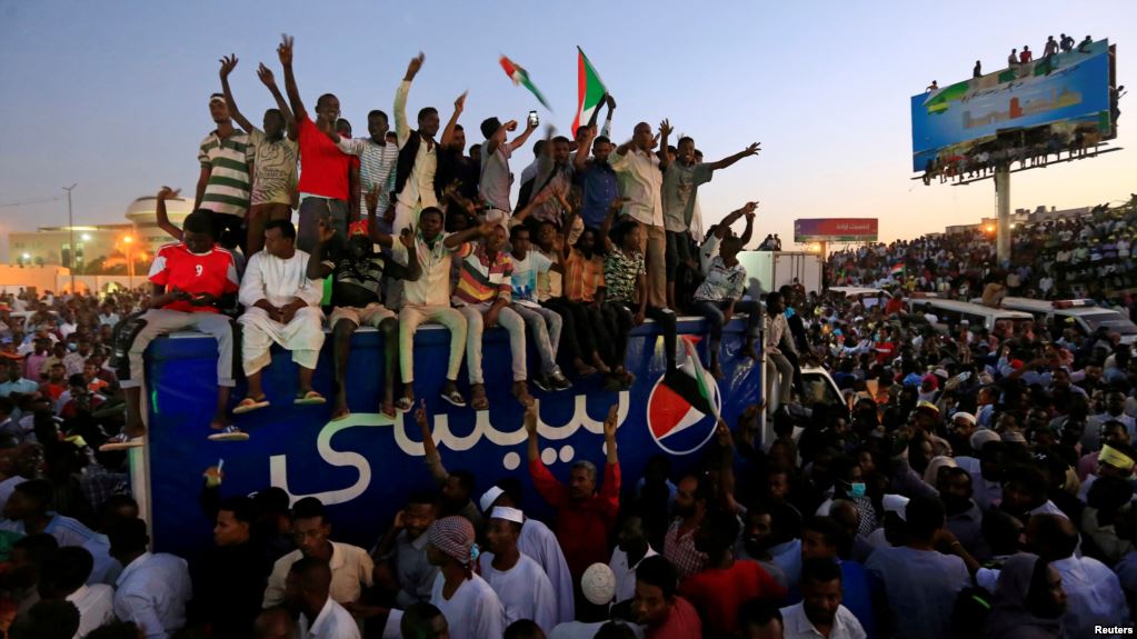 Artêşa Sudanê Xwepêşandaneran Hişyar Dike