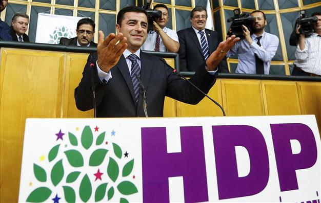 Demirtaş: Yê çekan bi PKK'e bide berdan ne AKP e, HDP`ê  ye